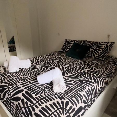 Lovely Rooms En Piso Compartido Sevilla Bagian luar foto