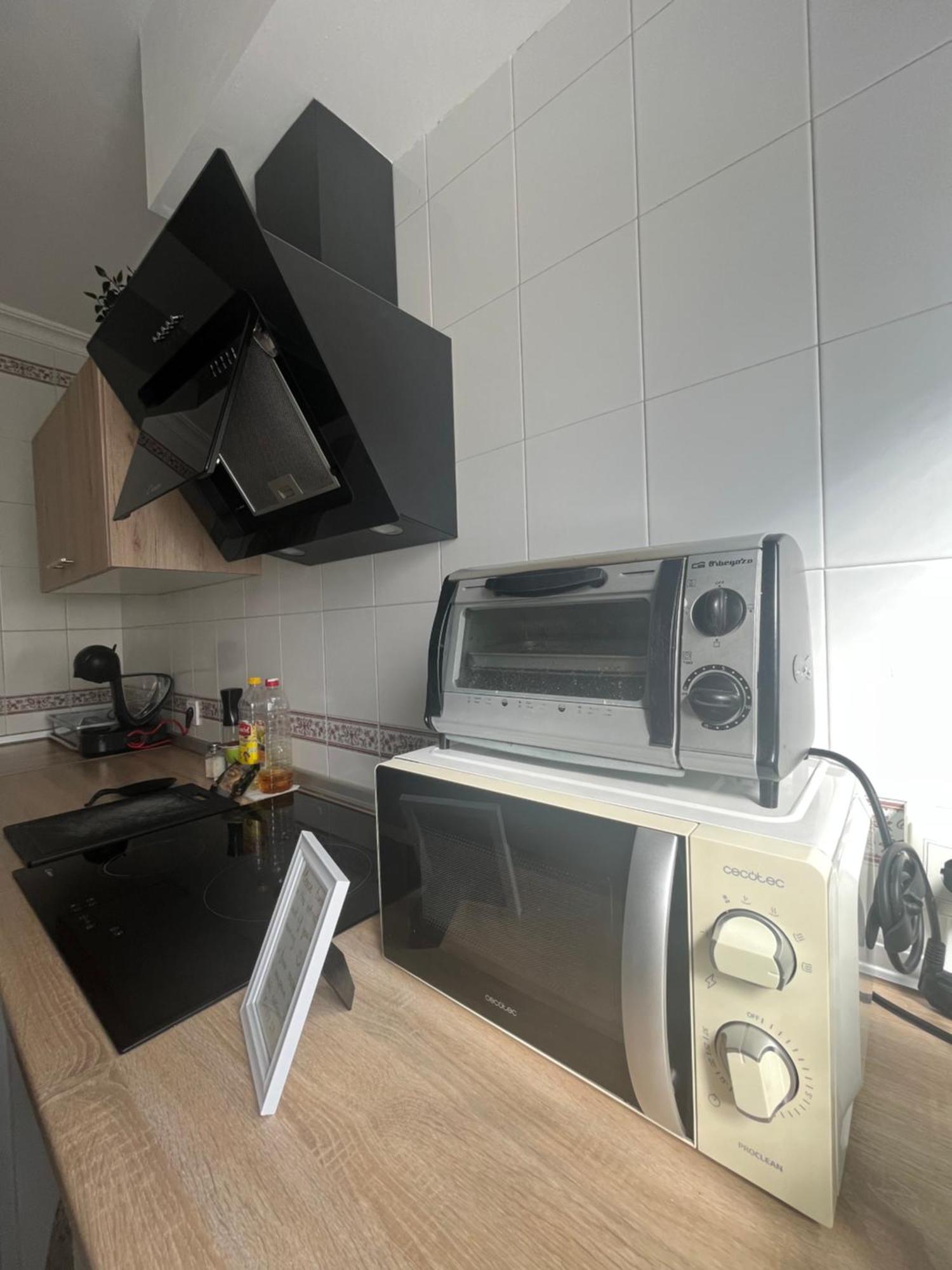 Lovely Rooms En Piso Compartido Sevilla Bagian luar foto