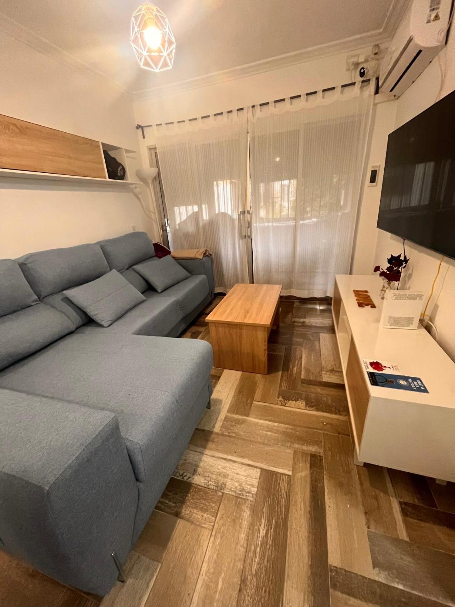 Lovely Rooms En Piso Compartido Sevilla Bagian luar foto