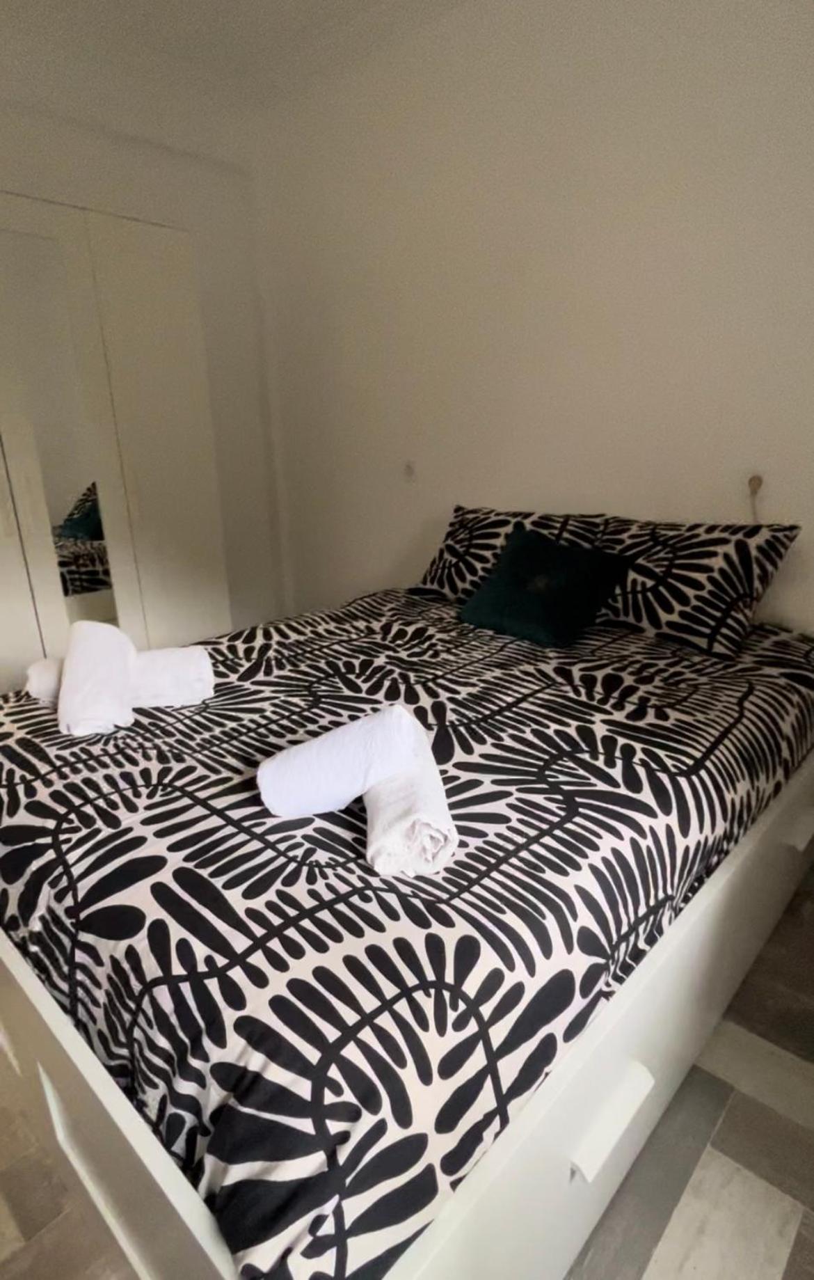 Lovely Rooms En Piso Compartido Sevilla Bagian luar foto